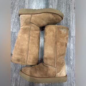 UGG Classic Tall Sheepskin Boot Chestnut - size 6